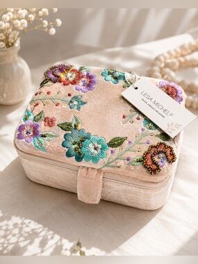 Lesa Michele Velour Embroidered Jewelry Travel Organizer Floral Beaded Pink Case